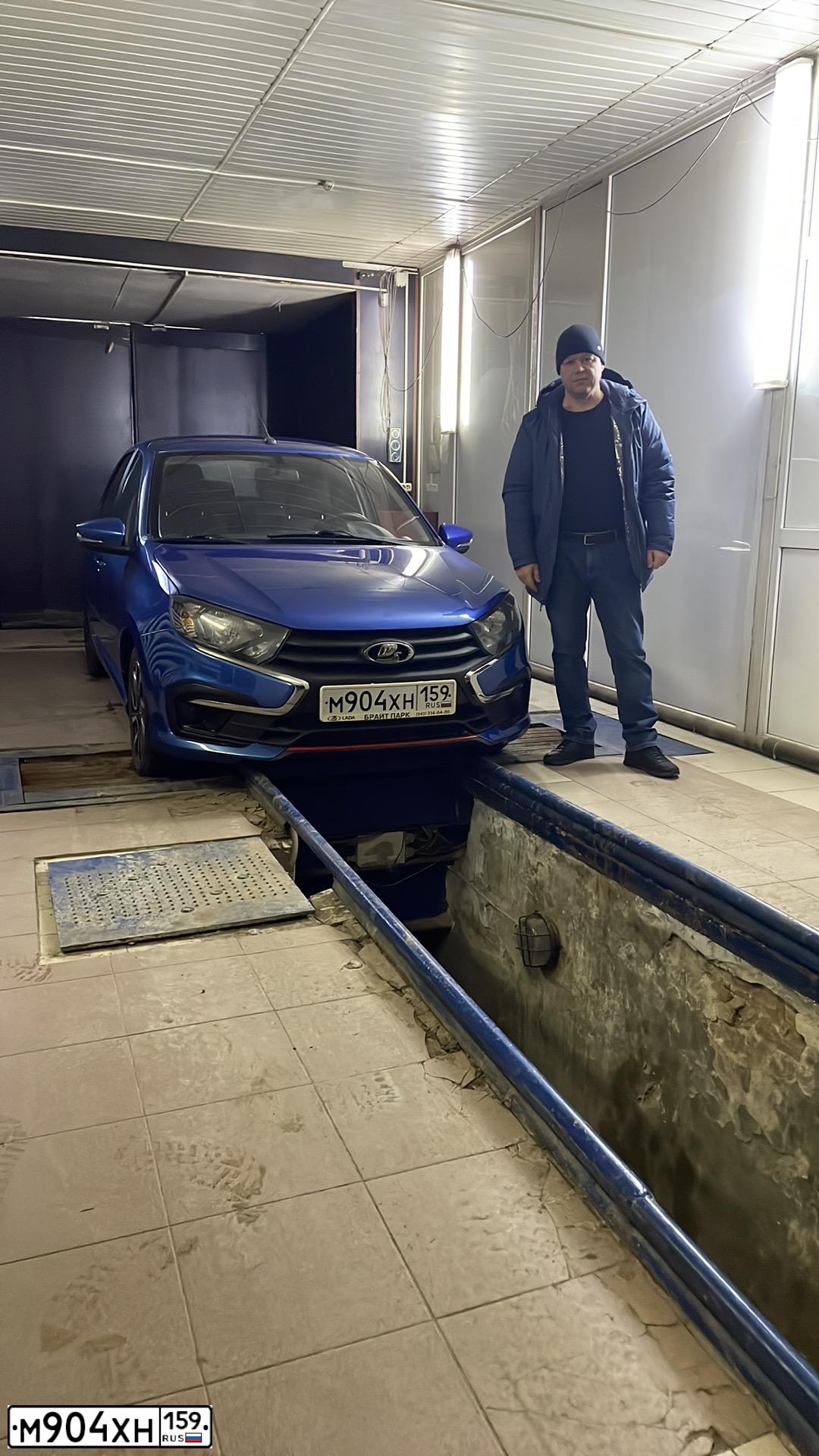 Фото автомобиля LADA 2190 GRANTA, 2019 — госномер О702НТ159. Цвет: ЯРКО-СИНИЙ МЕТАЛЛИК