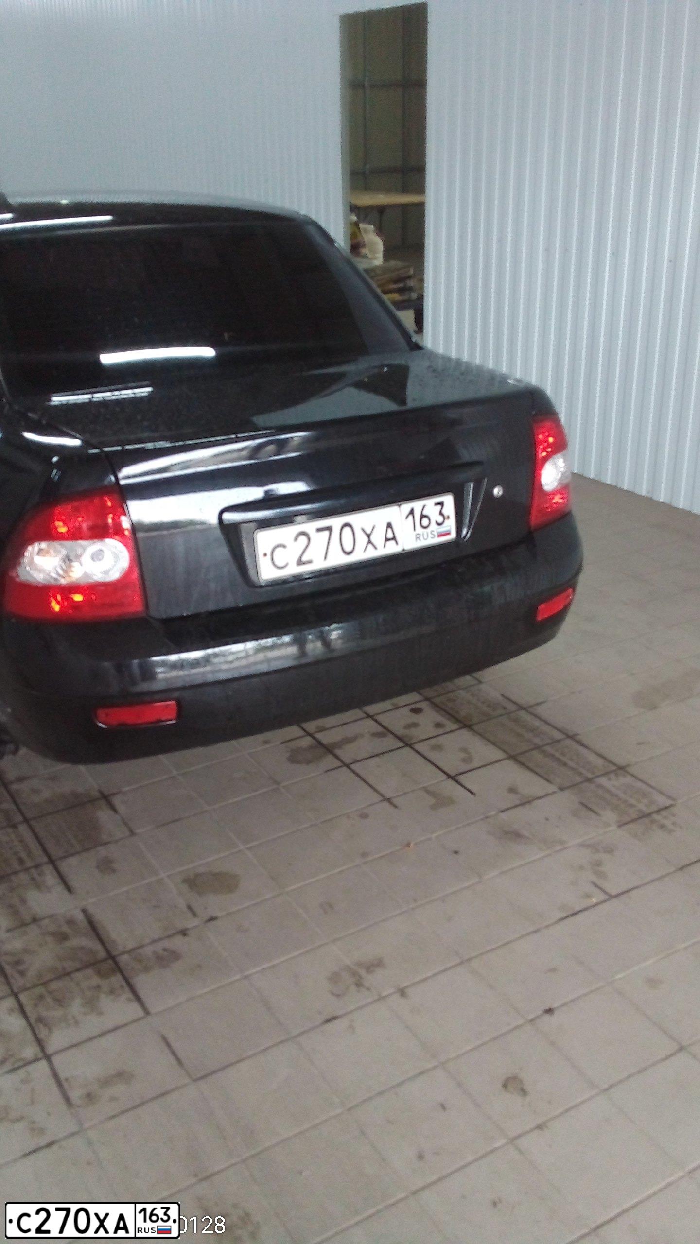 Фото автомобиля LADA PRIORA, 2010 — госномер Е711НЕ763. Цвет: СИНЕ-ЧЕРНЫЙ