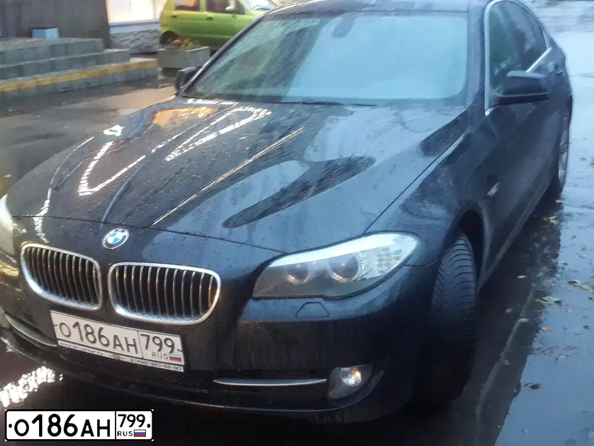 Фото автомобиля BMW SERIE 5, 2010 — госномер Р721ЕЕ777. Цвет: ЧЕРНЫЙ