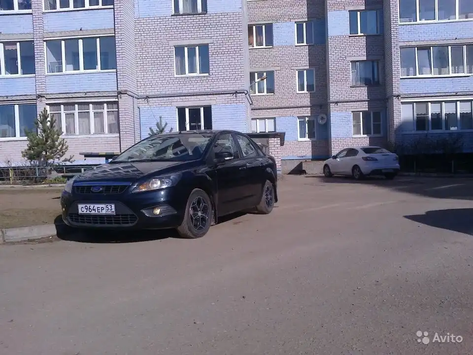 Фото автомобиля FORD FOCUS, 2010 — госномер Е414РМ53. Цвет: ЧЕРНЫЙ