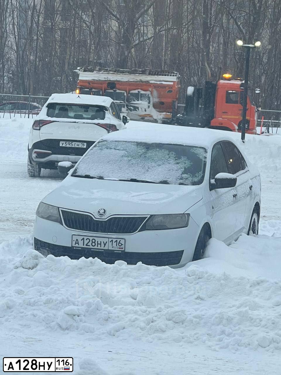 Фото автомобиля SKODA RAPID, 2014 — госномер А128НУ116. Цвет: БЕЛЫЙ