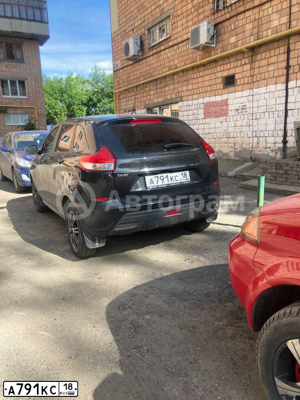 Фото автомобиля LADA XRAY, 2018 — госномер У321СУ18. Цвет: ЧЕРНЫЙ