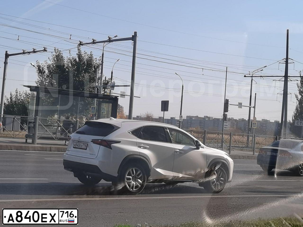 Фото автомобиля LEXUS S NX, 2017 — госномер Е481ТК702. Цвет: Белый