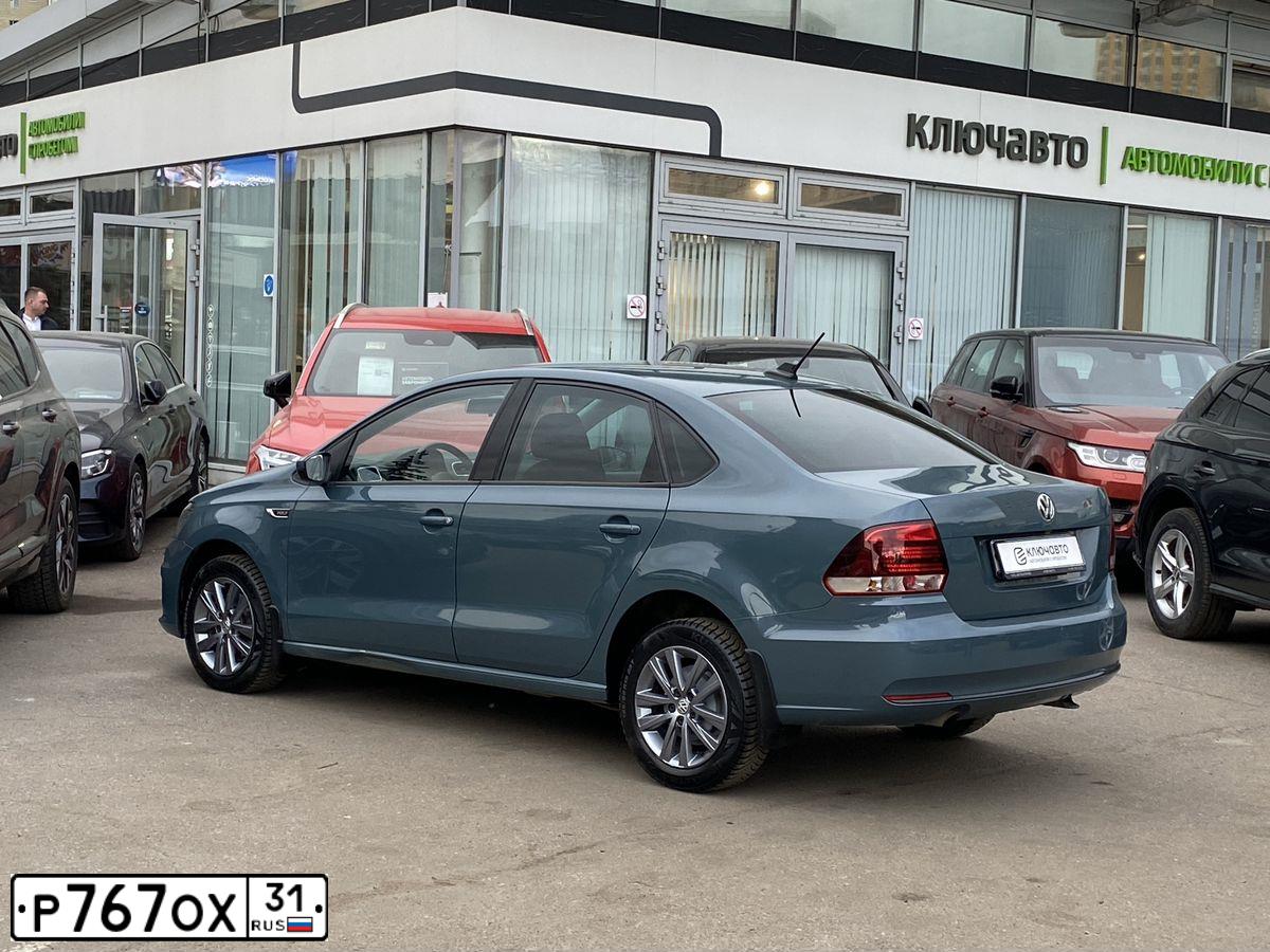 Фото автомобиля LADA 2170 PRIORA, 2012 — госномер Р767ОХ31. Цвет: Сине-Черный