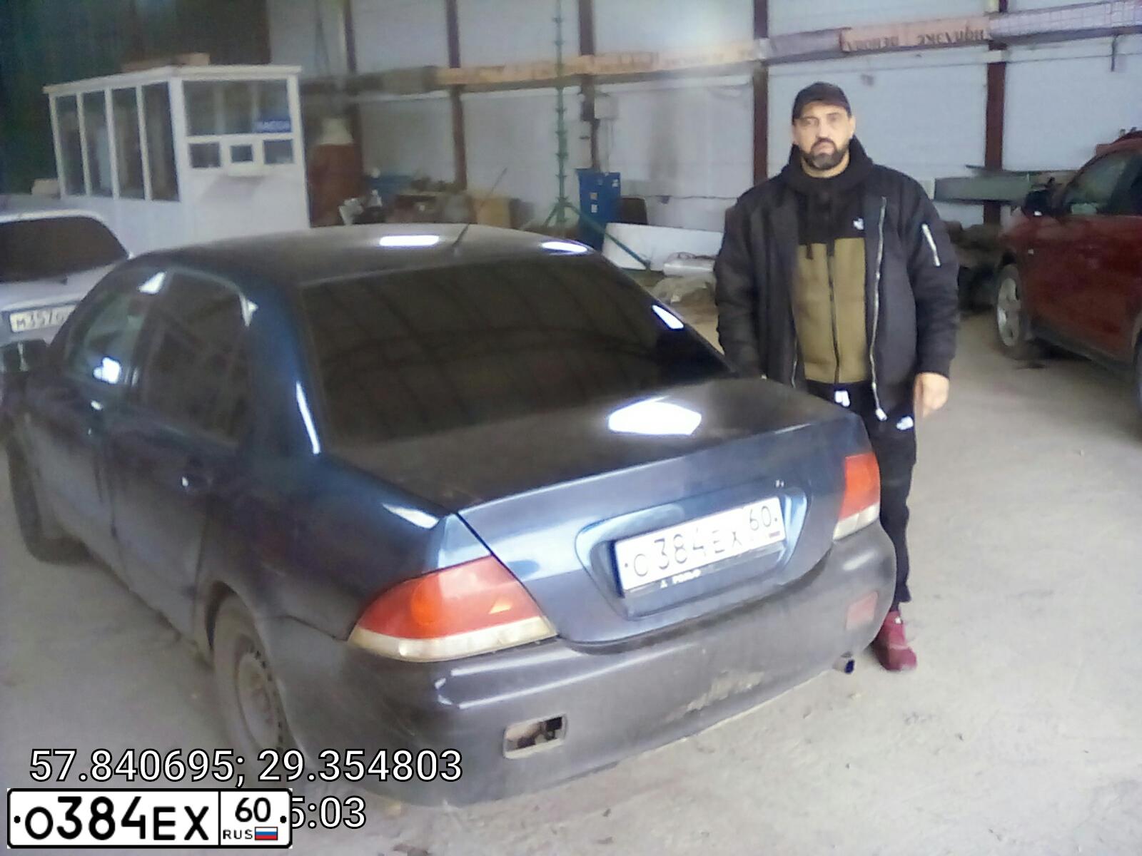 Фото автомобиля MITSUBISHI LANCER, 2006 — госномер О384ЕХ60. Цвет: СИНИЙ