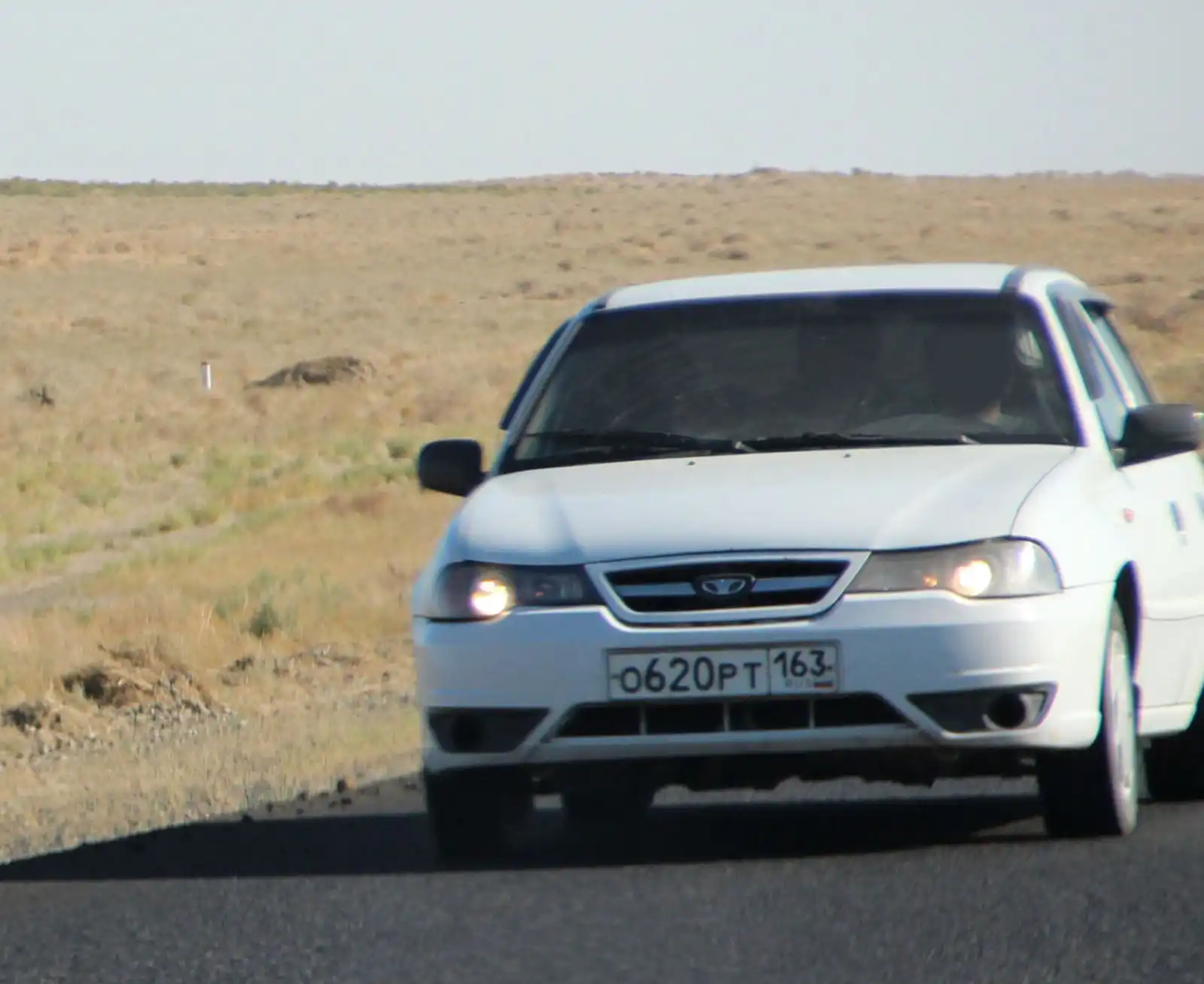Фото автомобиля DAEWOO NEXIA, 2010 — госномер О620РТ163. Цвет: БЕЛЫЙ