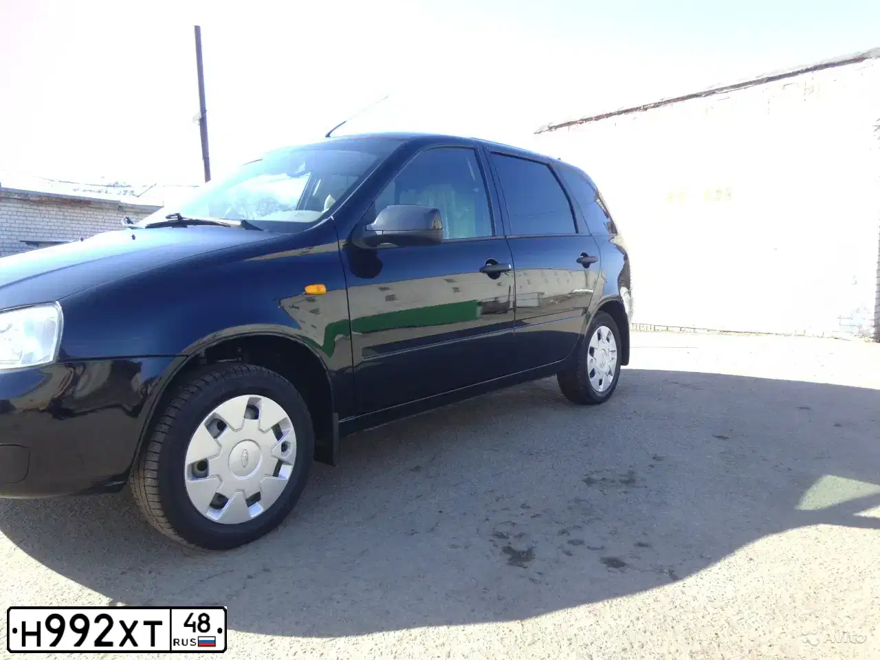 Фото автомобиля LADA 1117 KALINA, 2012 — госномер Н992ХТ48. Цвет: ЧЕРНО-СИНИЙ