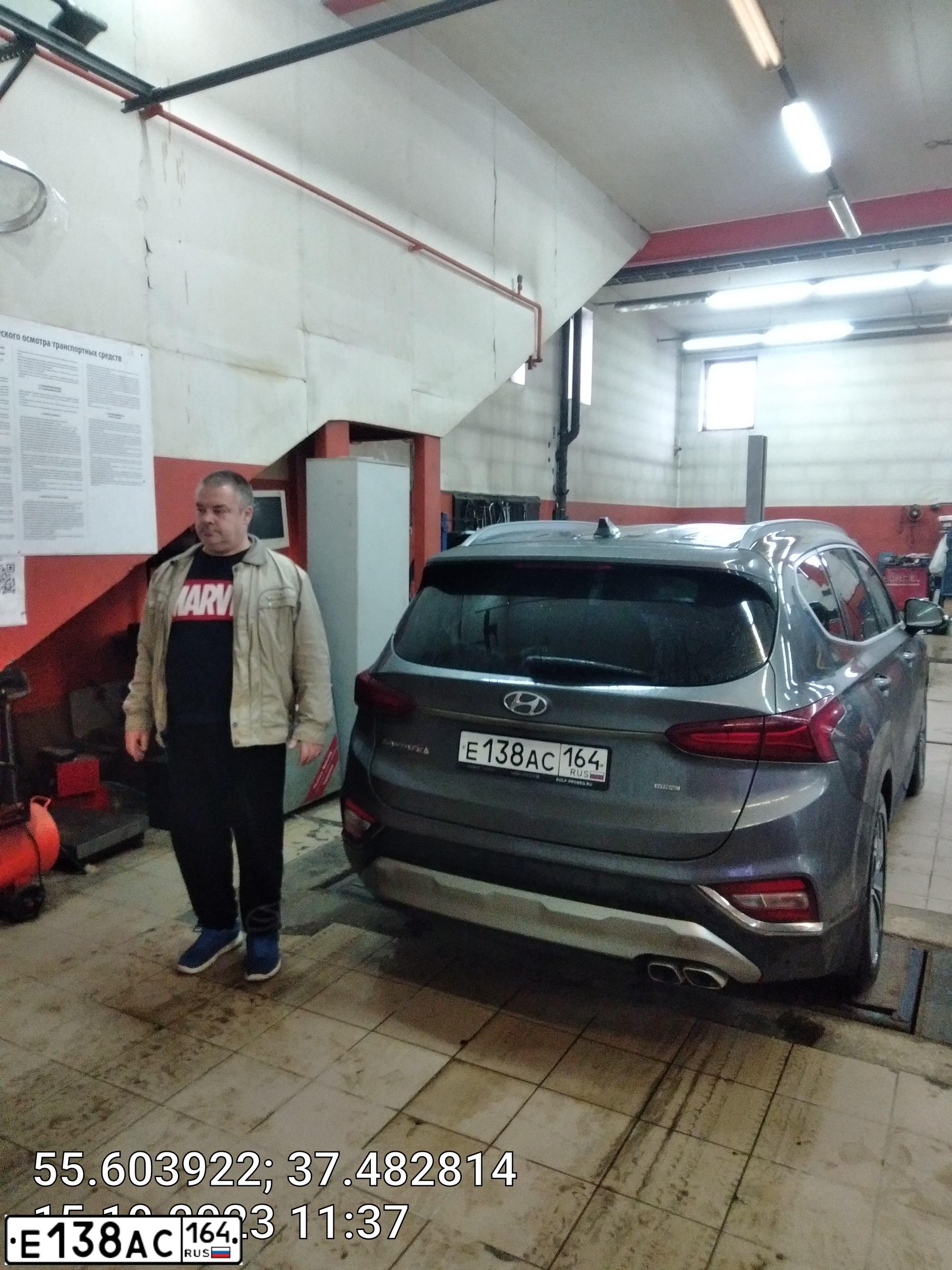 Фото автомобиля HYUNDAI SANTA FE, 2019 — госномер К605ЕВ977. Цвет: ТЕМНО СЕРЫЙ