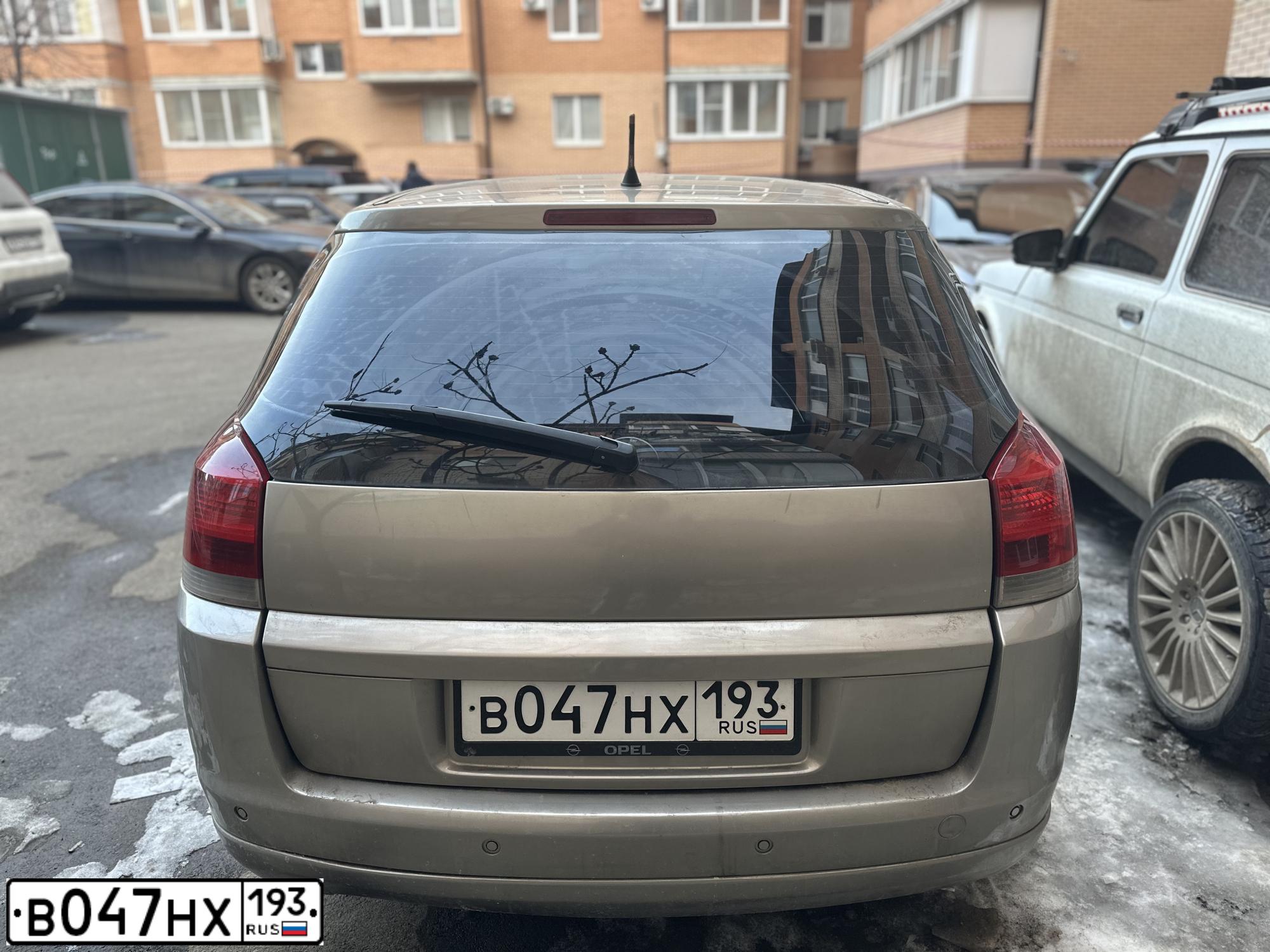 Фото автомобиля OPEL VECTRA, 2003 — госномер С627АХ126. Цвет: СЕРЫЙ