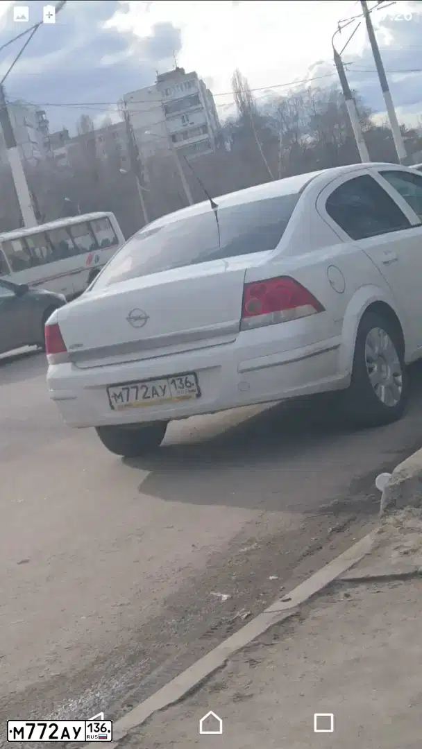 Фото автомобиля OPEL ASTRA, 2011 — госномер О792МС136. Цвет: Белый