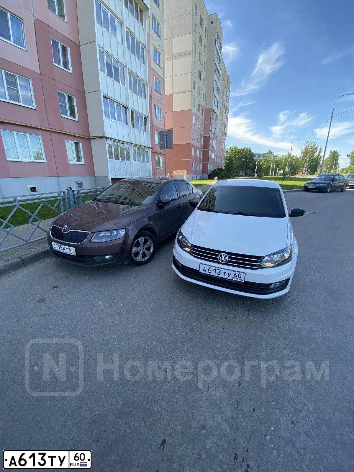 Фото автомобиля VOLKSWAGEN POLO, 2018 — госномер А613ТУ60. Цвет: Белый