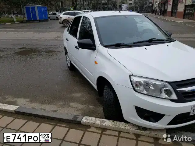 Фото автомобиля LADA 2190 GRANTA, 2015 — госномер Е599ВО15. Цвет: Белый
