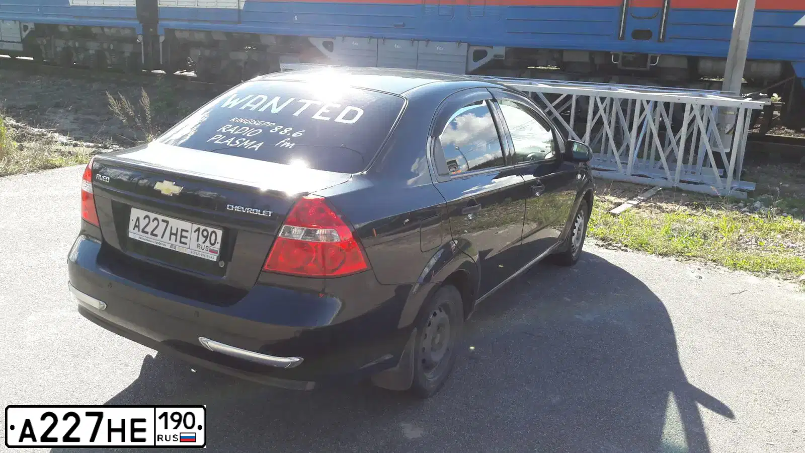 Фото автомобиля CHEVROLET AVEO, 2011 — госномер А227НЕ190. Цвет: ЧЕРНЫЙ