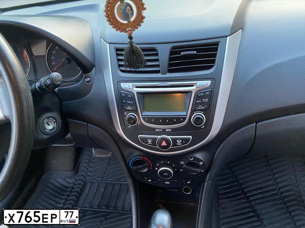 Фото автомобиля HYUNDAI SOLARIS, 2013 — госномер Н712ВА196. Цвет: синий