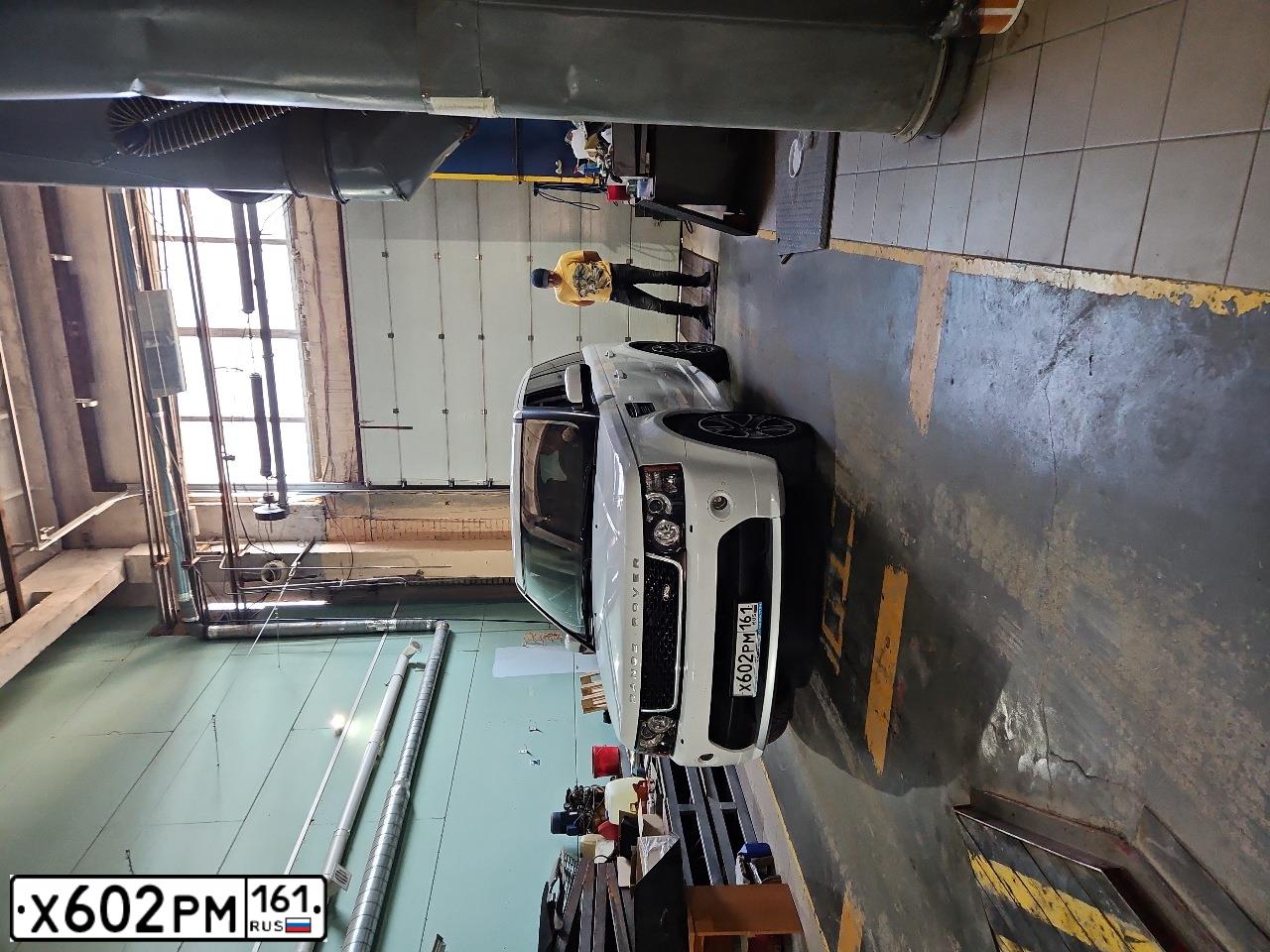 Фото автомобиля LANDROVER RANGE ROVER SPORT, 2012 — госномер К262СМ147. Цвет: ЯРКО БЕЛЫЙ