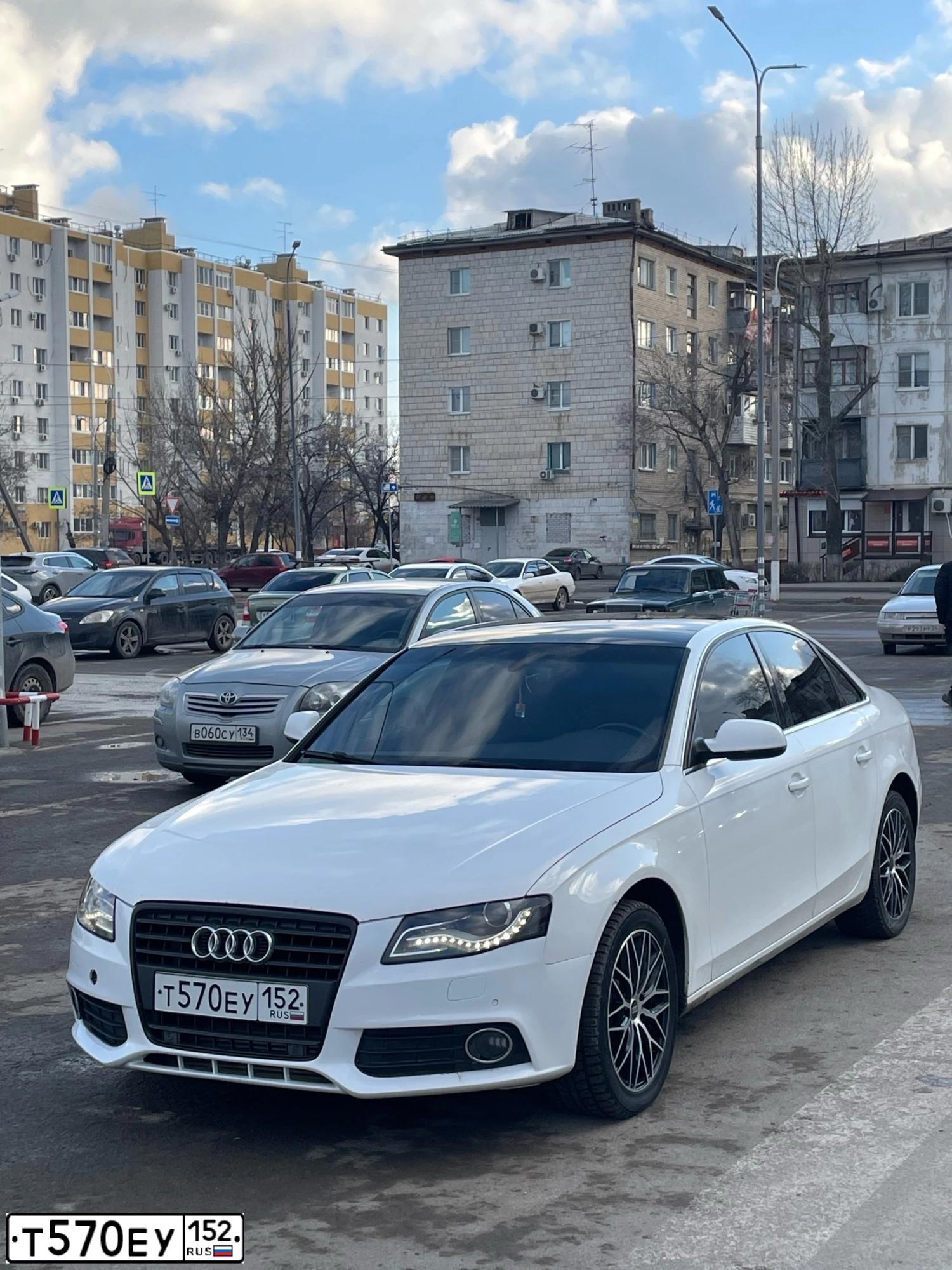 Фото автомобиля AUDI A4, 2010 — госномер Т570ЕУ152. Цвет: Белый