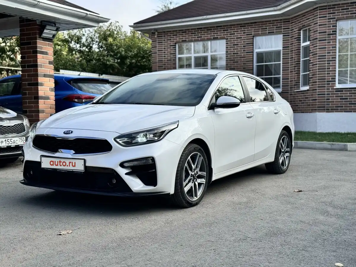 Фото автомобиля KIA YD (CERATOFORTE), 2015 — госномер Е534РВ761. Цвет: Серый