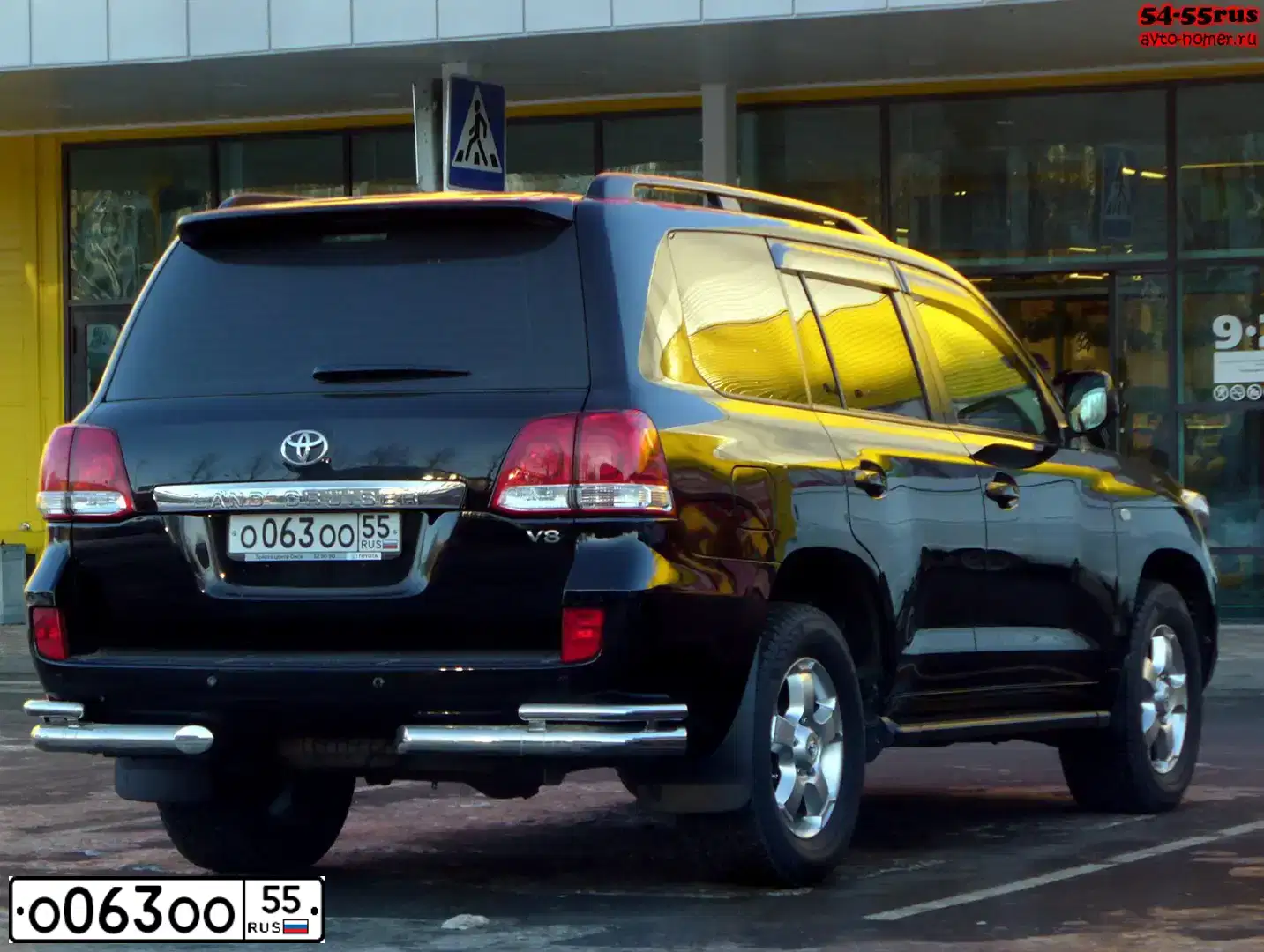 Фото автомобиля TOYOTA LANDCRUISER 200, 2015 — госномер О063ОО55. Цвет: ЧЕРНЫЙ