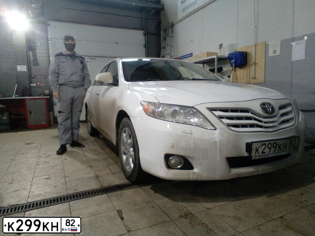 Фото автомобиля TOYOTA CAMRY, 2010 — госномер А878МА60. Цвет: Белый