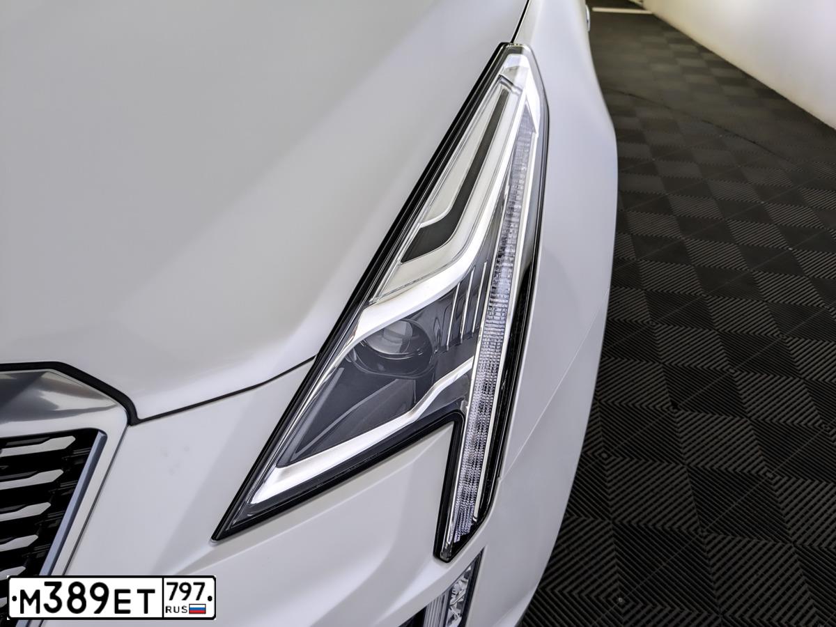 Фото автомобиля CADILLAC XT5, 2021 — госномер К380АМ550. Цвет: БЕЛЫЙ МЕТАЛЛИК