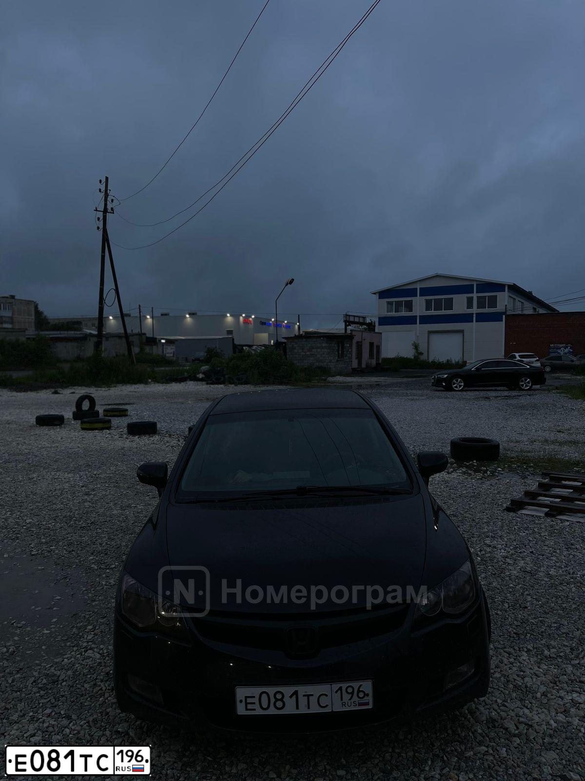Фото автомобиля HONDA CIVIC, 2008 — госномер Е081ТС196. Цвет: ЧЕРНЫЙ