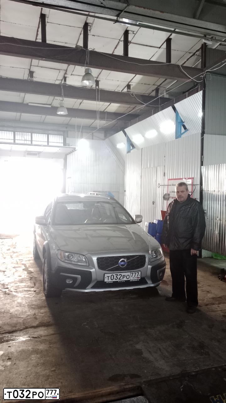 Фото автомобиля VOLVO XC70, 2015 — госномер Т032РО777. Цвет: СЕРЕБРИСТЫЙ