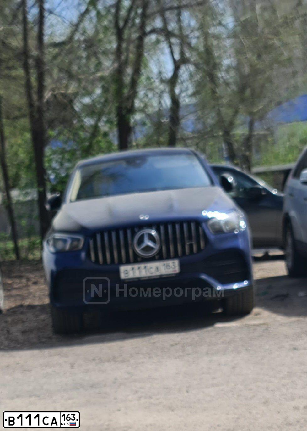 Фото автомобиля KIA SORENTO, 2005 — госномер В111СА163. Цвет: ЧЕРНЫЙ