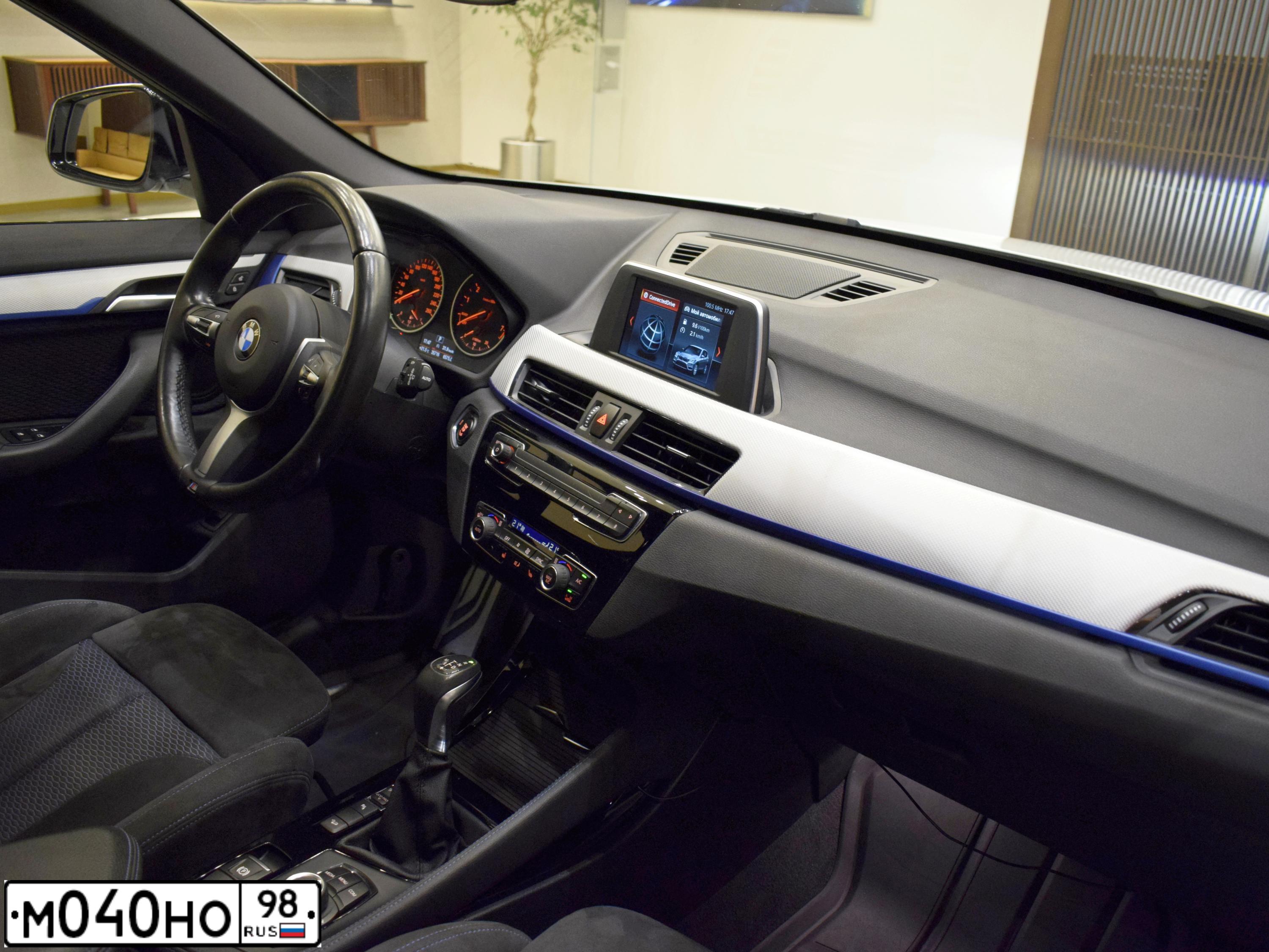 Фото автомобиля BMW SERIE 3, 2013 — госномер М040НО98. Цвет: Белый