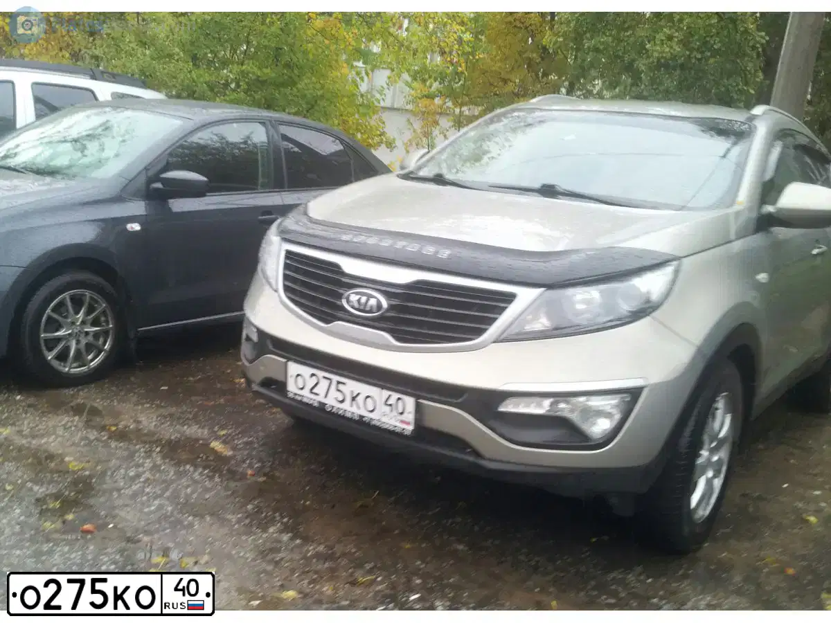 Фото автомобиля KIA SPORTAGE, 2012 — госномер О275КО40. Цвет: СЕРЕБРИСТЫЙ