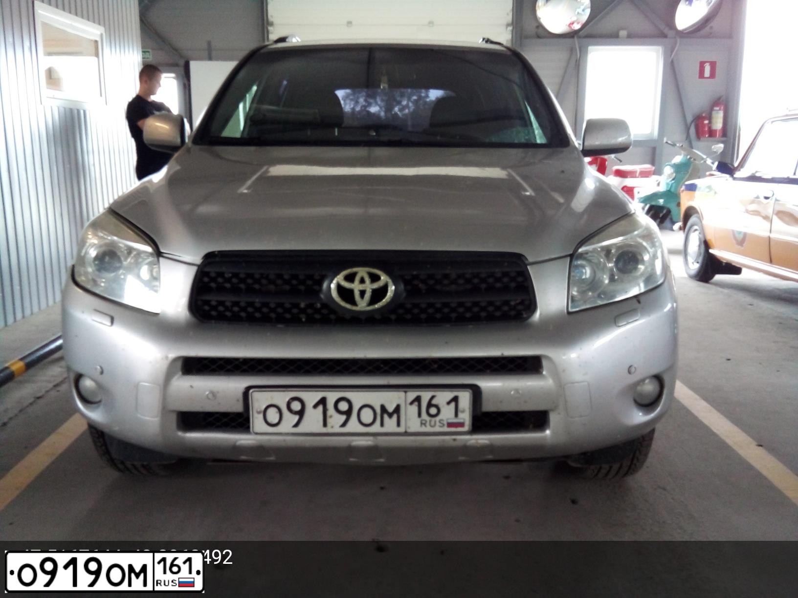 Фото автомобиля TOYOTA RAV4, 2002 — госномер В823УР134. Цвет: СИНИЙ