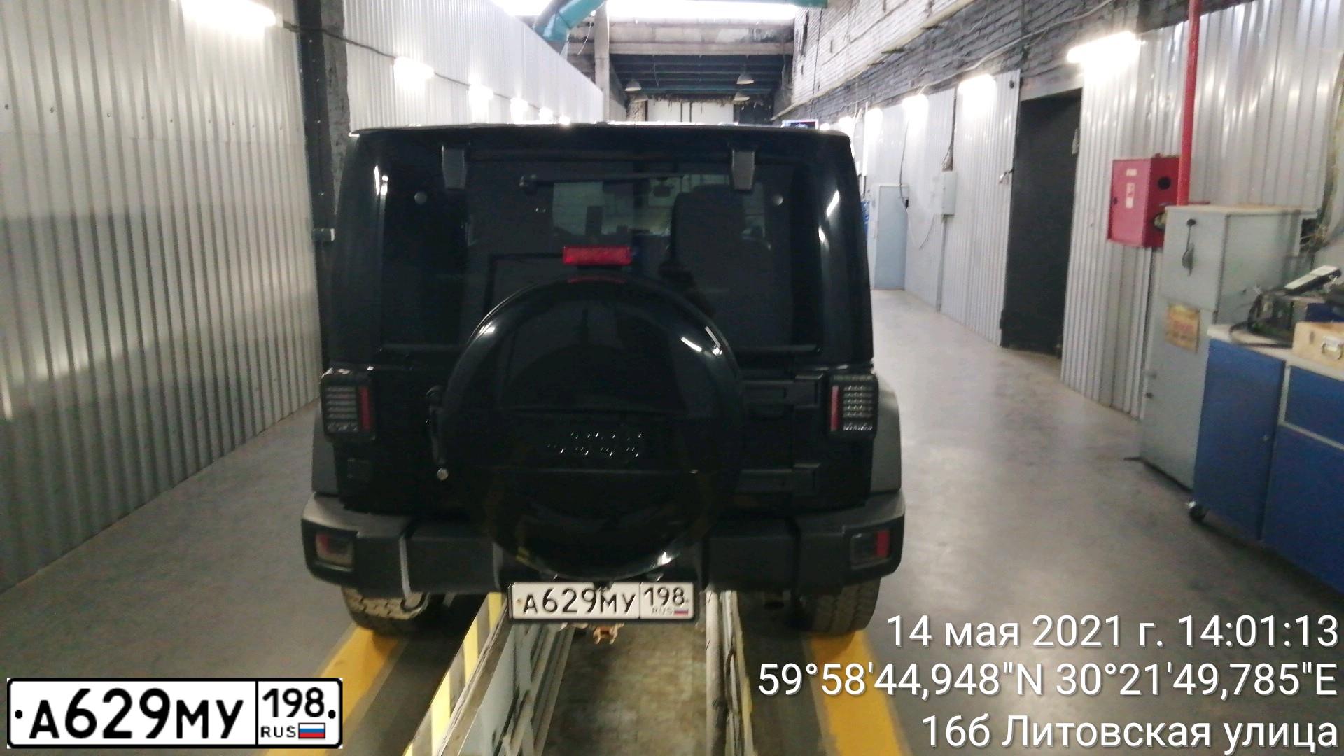 Фото автомобиля JEEP WRANGLER, 2014 — госномер А629МУ198. Цвет: ЧЕРНЫЙ