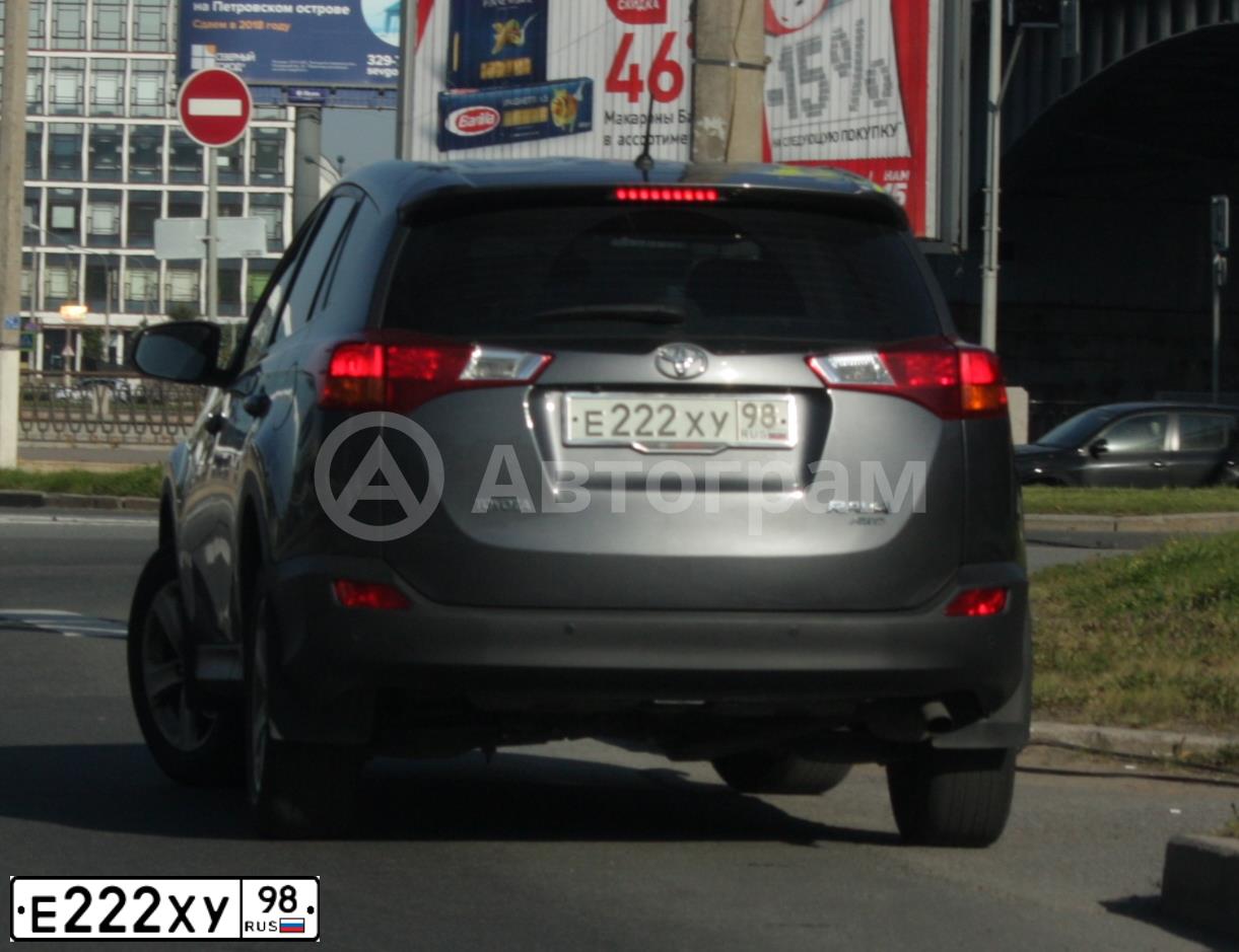 Фото автомобиля LANDROVER DISCOVERY, 2008 — госномер Е222ХУ98. Цвет: БЕЛЫЙ