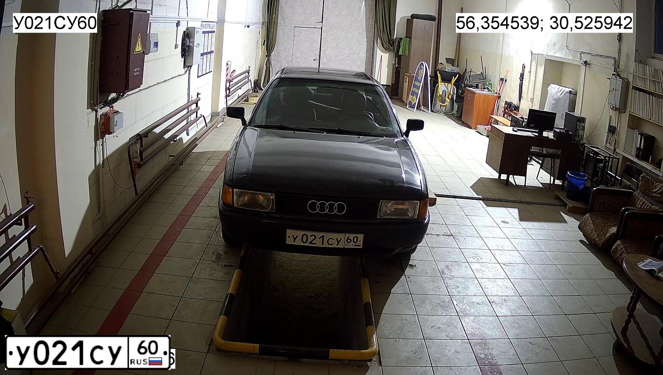 Фото автомобиля AUDI 80, 1990 — госномер У021СУ60. Цвет: Темно-зеленый