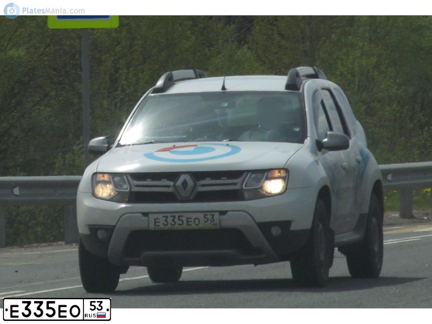 Фото автомобиля RENAULT DUSTER, 2016 — госномер Р073ТА60. Цвет: БЕЛЫЙ