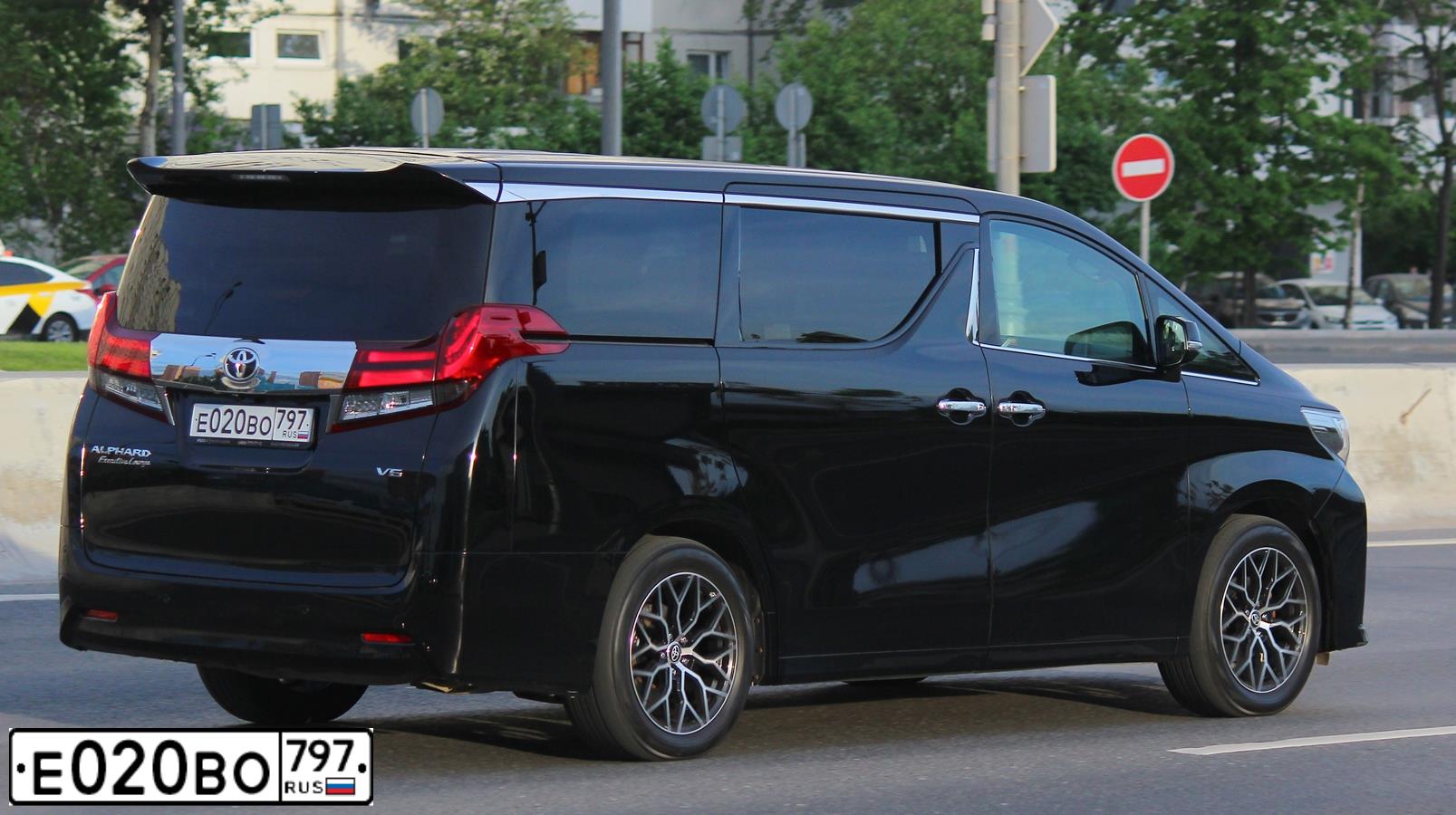 Фото автомобиля TOYOTA ALPHARD, 2016 — госномер С194СМ797. Цвет: ЧЕРНЫЙ