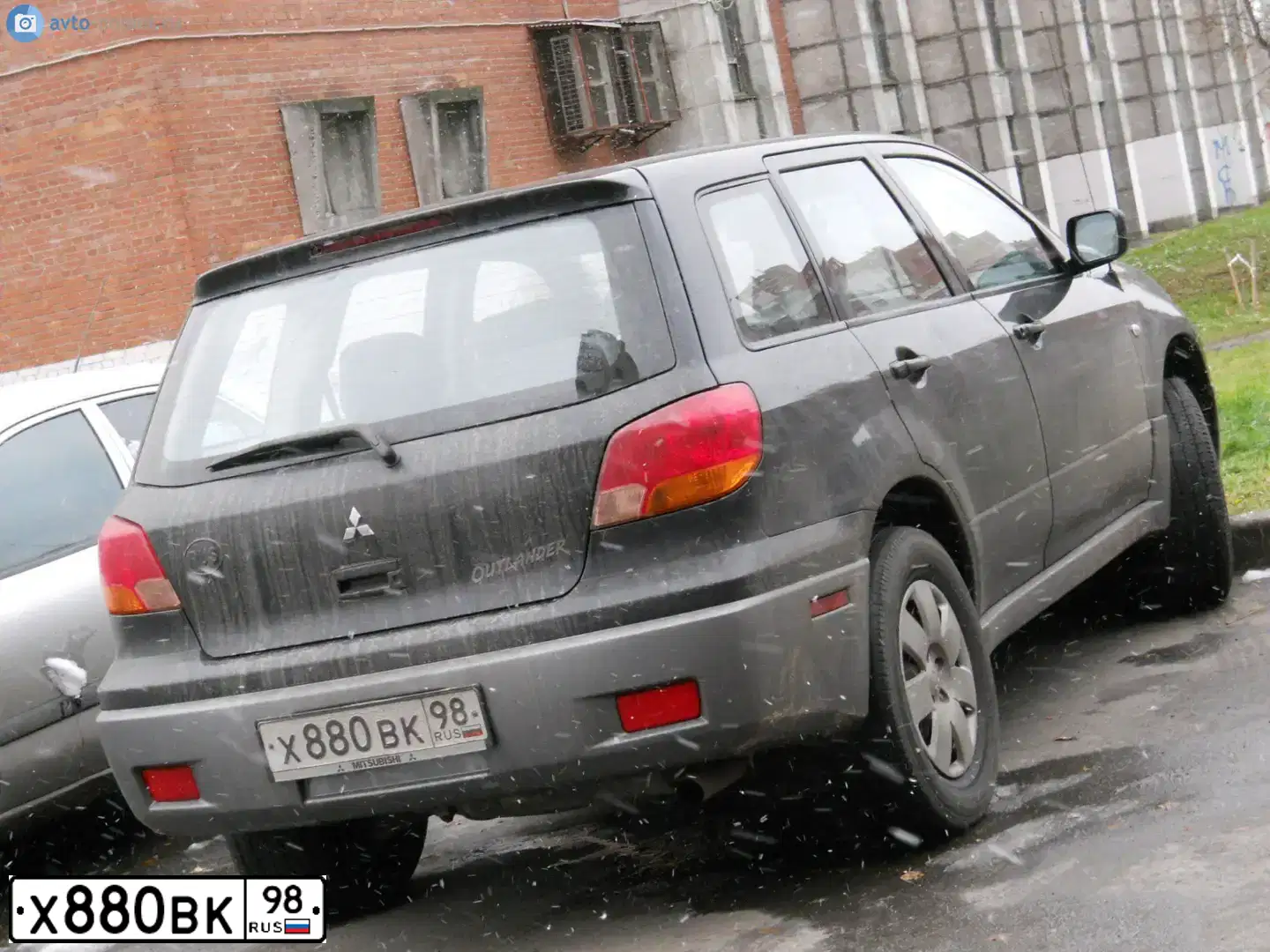 Фото автомобиля MITSUBISHI OUTLANDER, 2003 — госномер У626ВА178. Цвет: ЧЕРНЫЙ