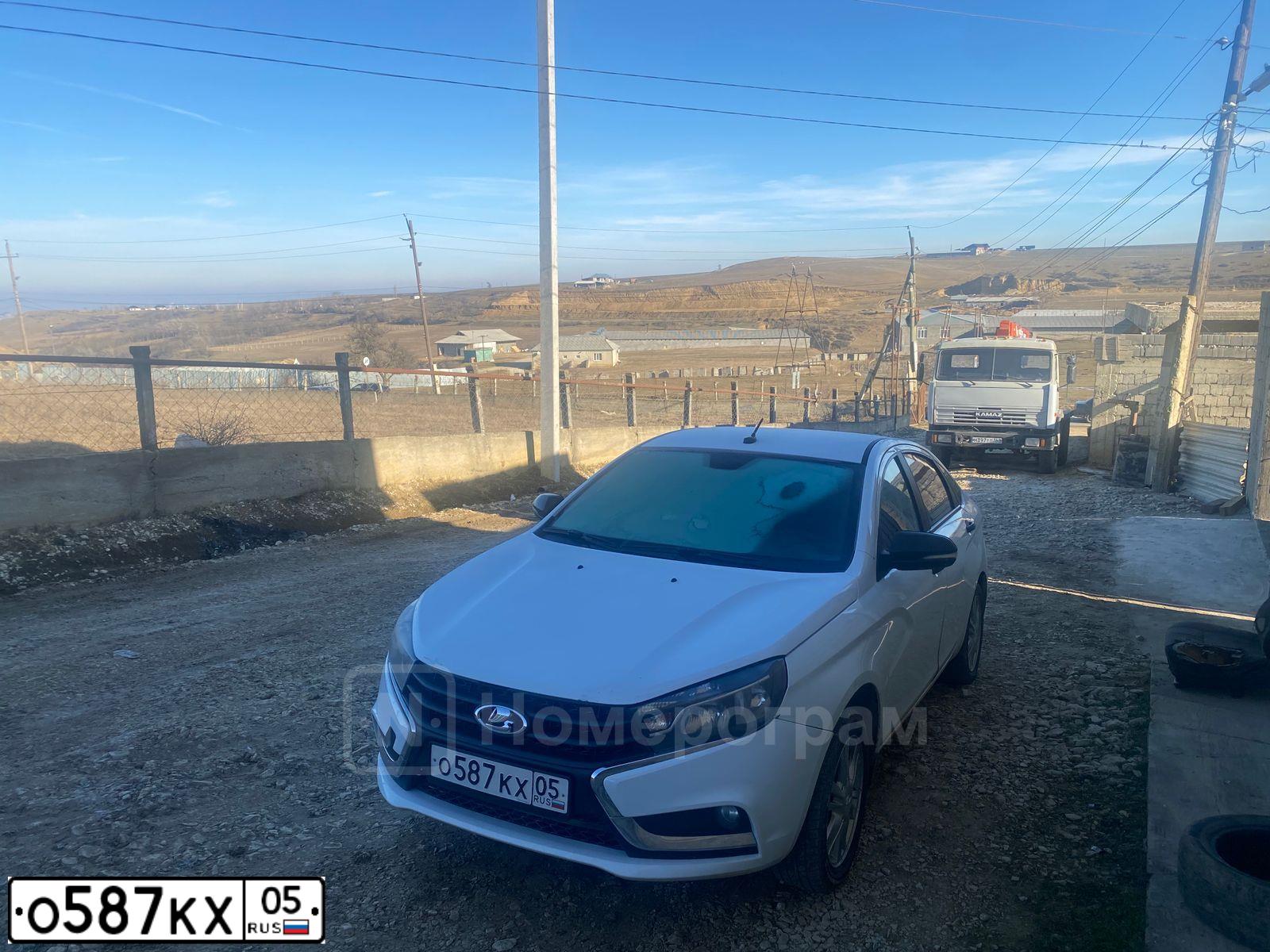 Фото автомобиля LADA VESTA, 2016 — госномер О587КХ05. Цвет: Белый