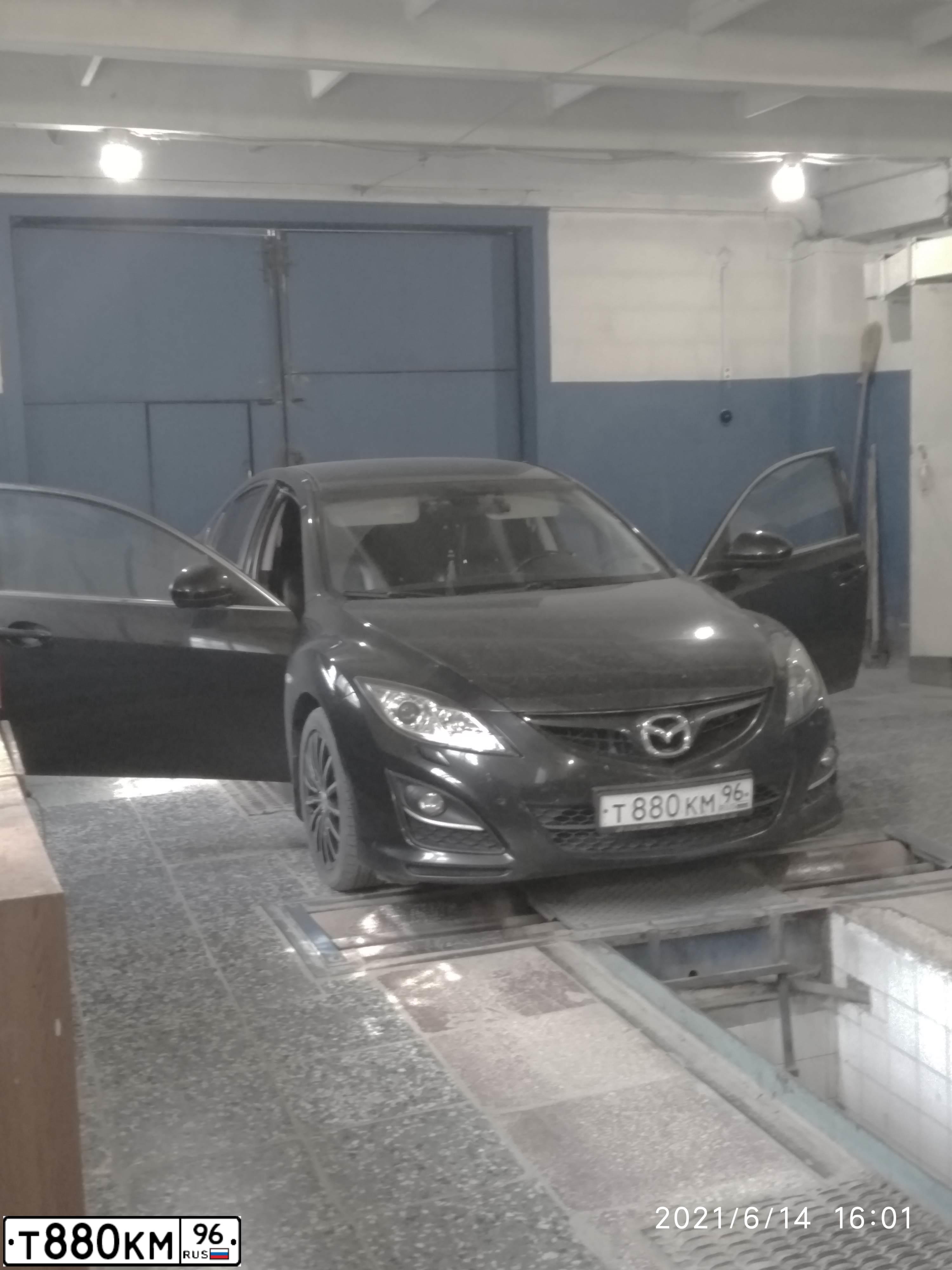 Фото автомобиля MAZDA 6, 2011 — госномер Т880КМ96. Цвет: ЧЕРНЫЙ