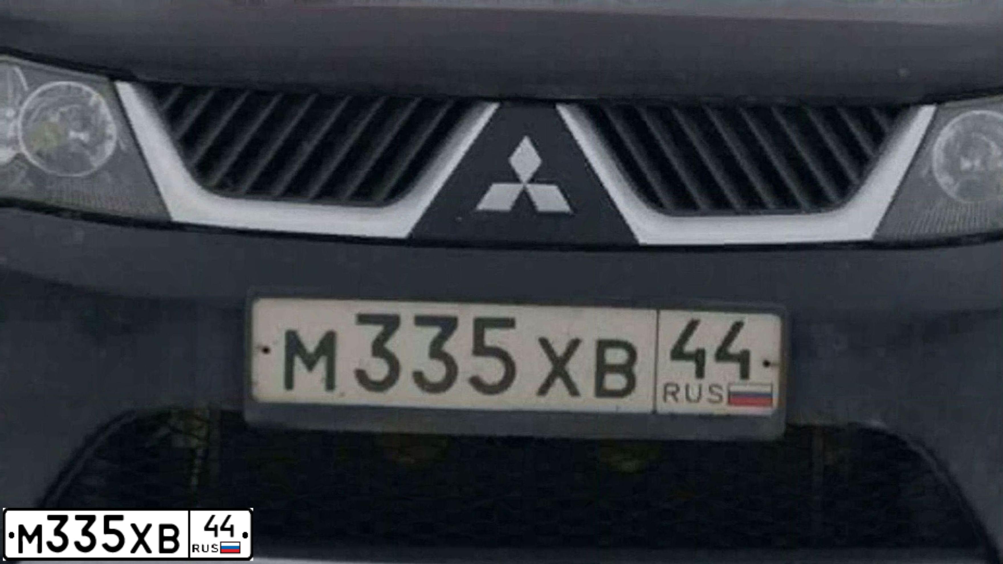 Фото автомобиля MITSUBISHI OUTLANDER, 2008 — госномер М335ХВ44. Цвет: ЧЕРНЫЙ