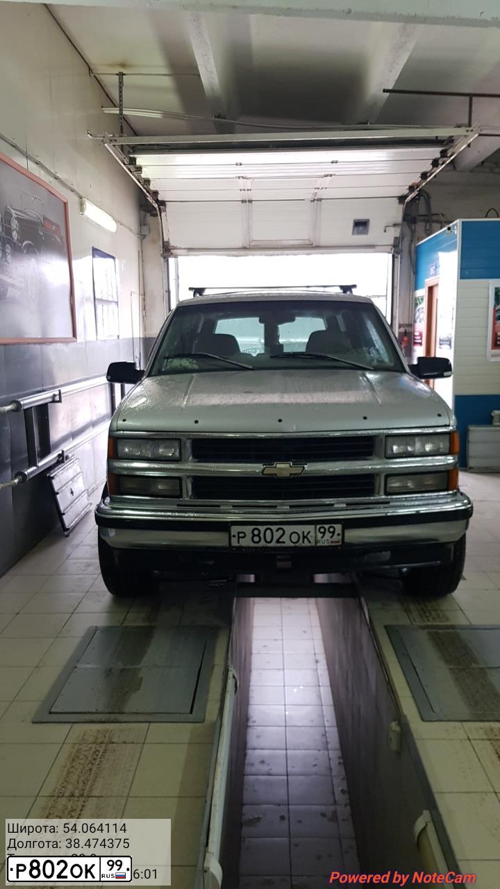 Фото автомобиля CHEVROLET TAHOE, 1997 — госномер Р802ОК99. Цвет: СЕРЕБРИСТЫЙ