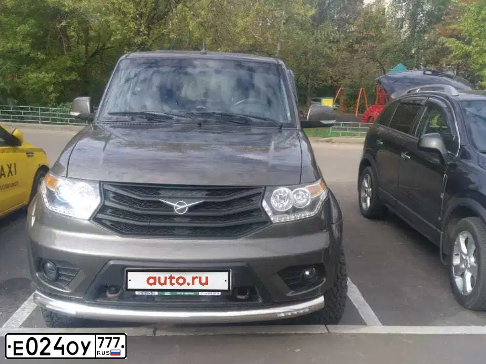 Фото автомобиля UAZ 3163 PATRIOT, 2015 — госномер Е024ОУ777. Цвет: Ричмо-металлик