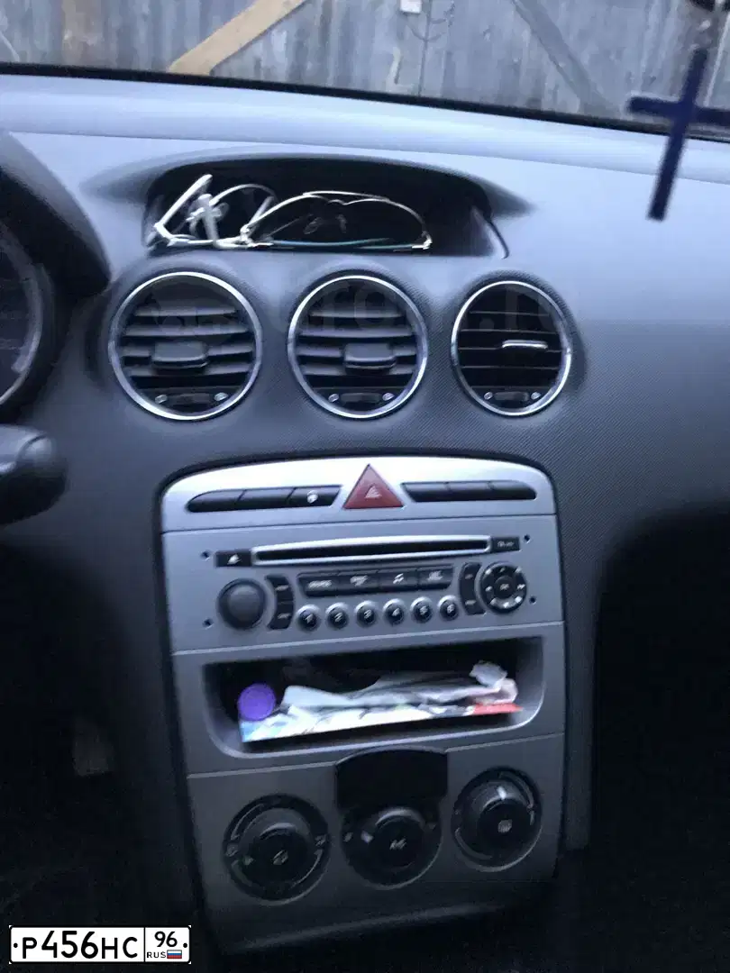 Фото автомобиля PEUGEOT 308, 2010 — госномер Х329КТ196. Цвет: Белый