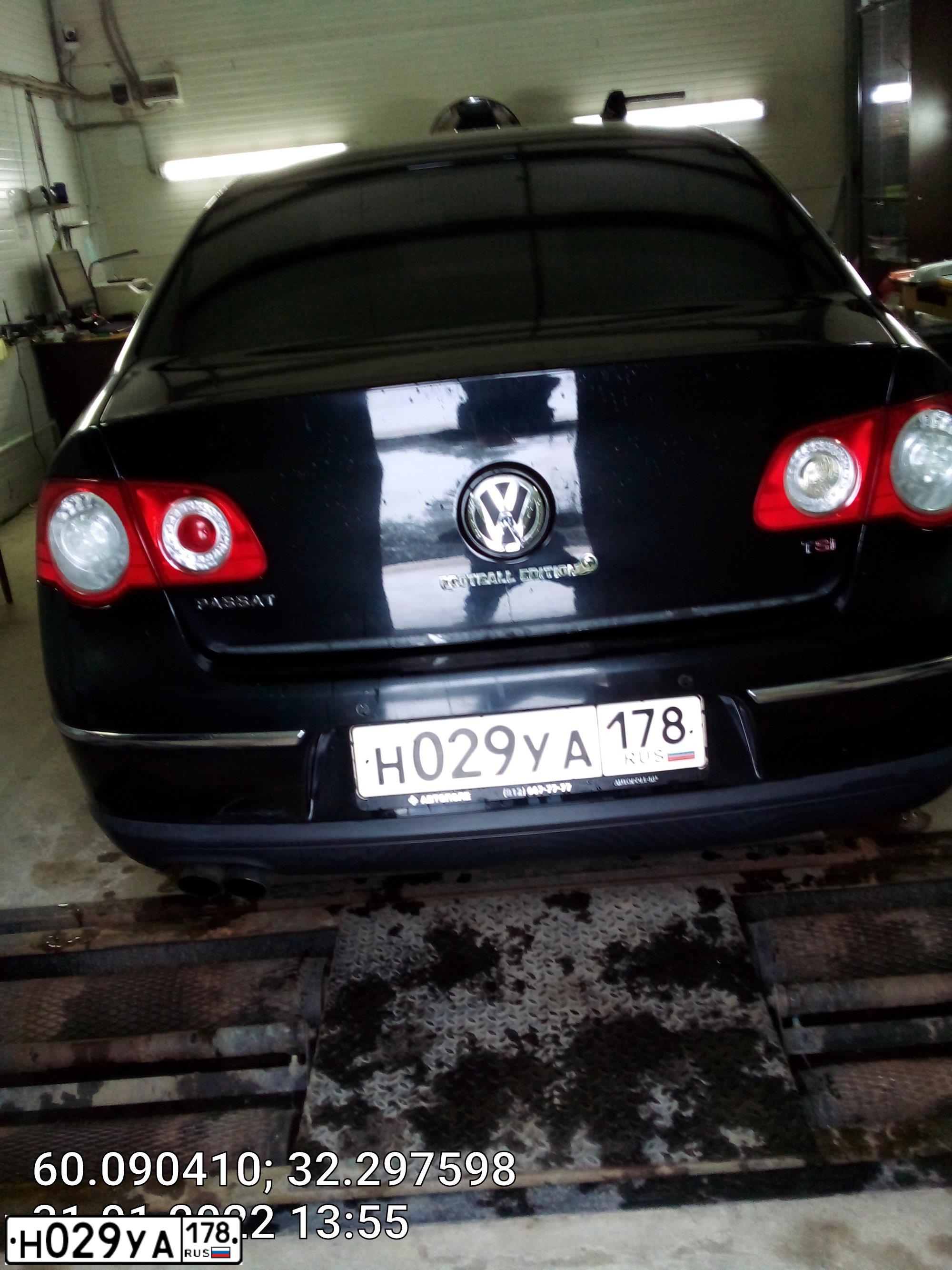 Фото автомобиля VOLKSWAGEN PASSAT, 2009 — госномер А836РХ147. Цвет: ЧЕРНЫЙ