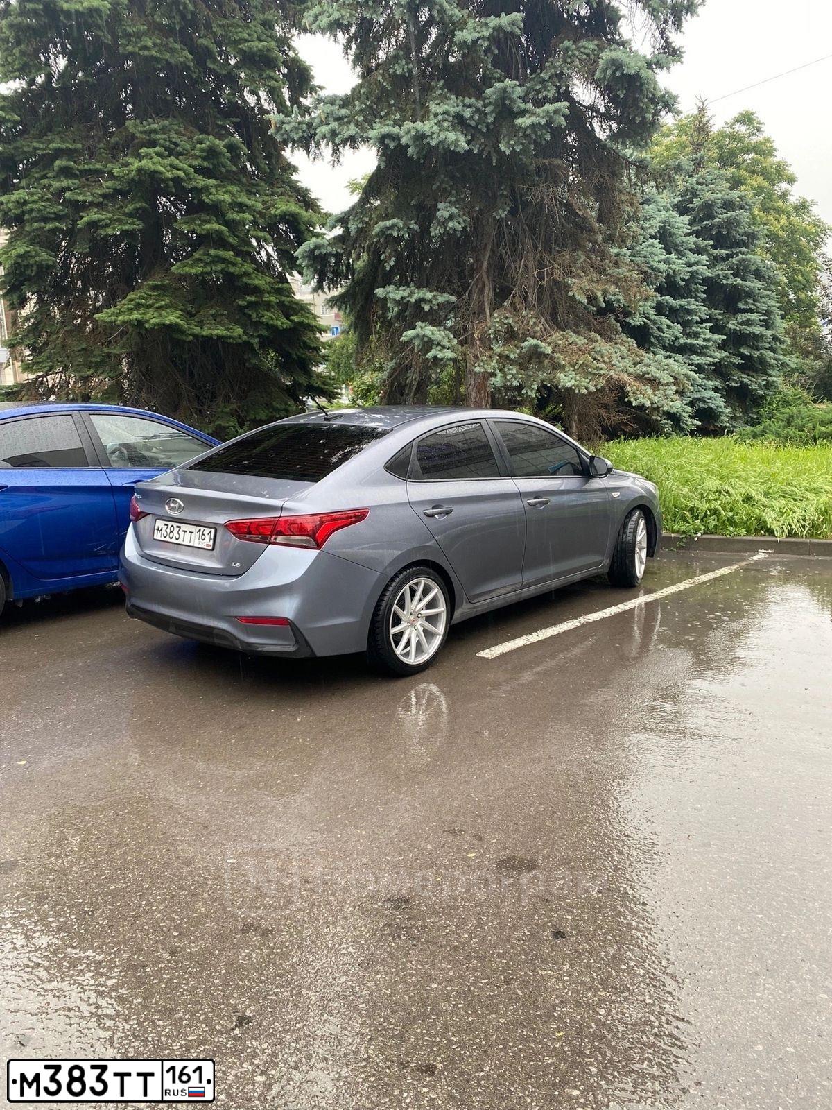Фото автомобиля HYUNDAI SOLARIS, 2018 — госномер М383ТТ161. Цвет: Серый