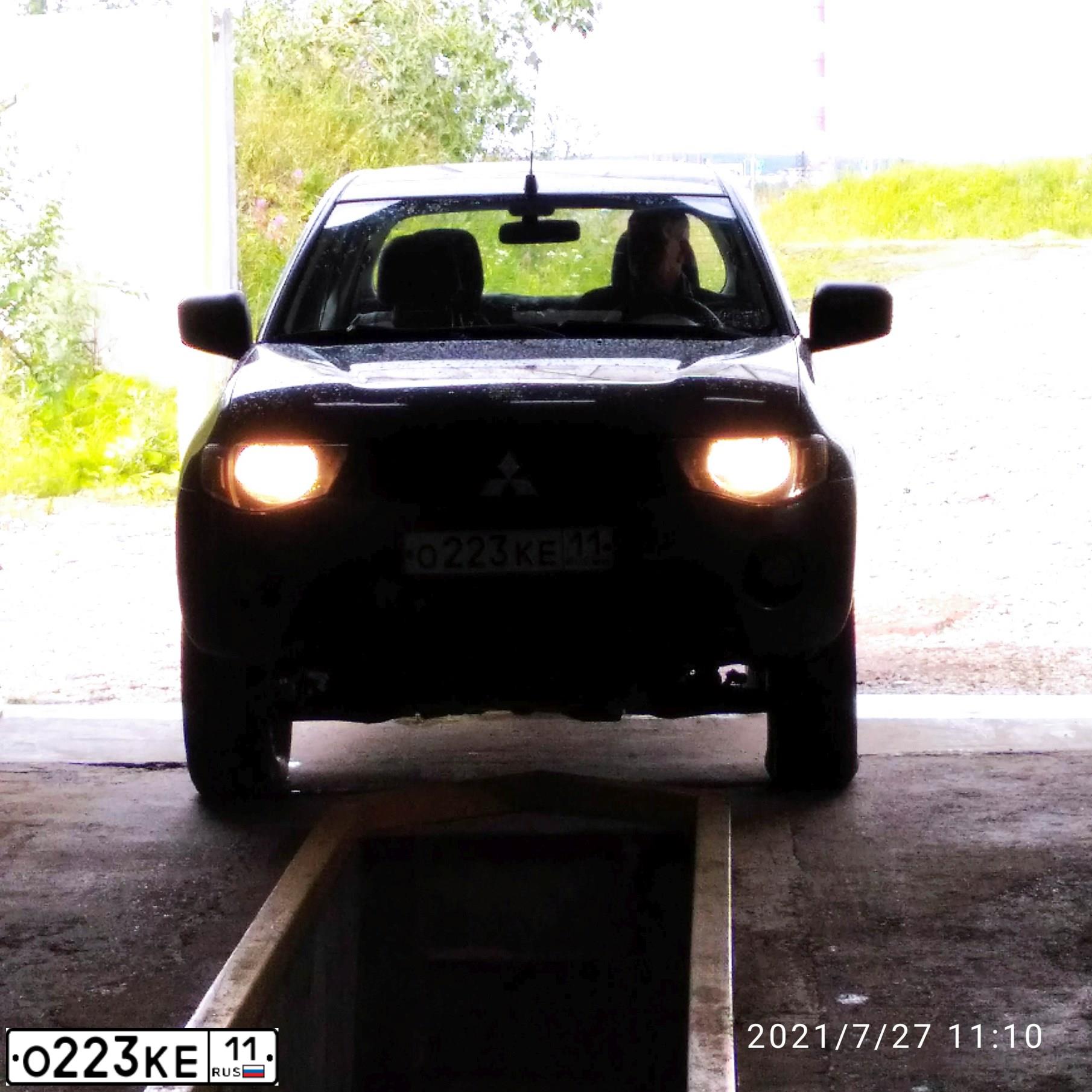 Фото автомобиля MITSUBISHI L 200, 2008 — госномер О223КЕ11. Цвет: ЗЕЛЕНЫЙ