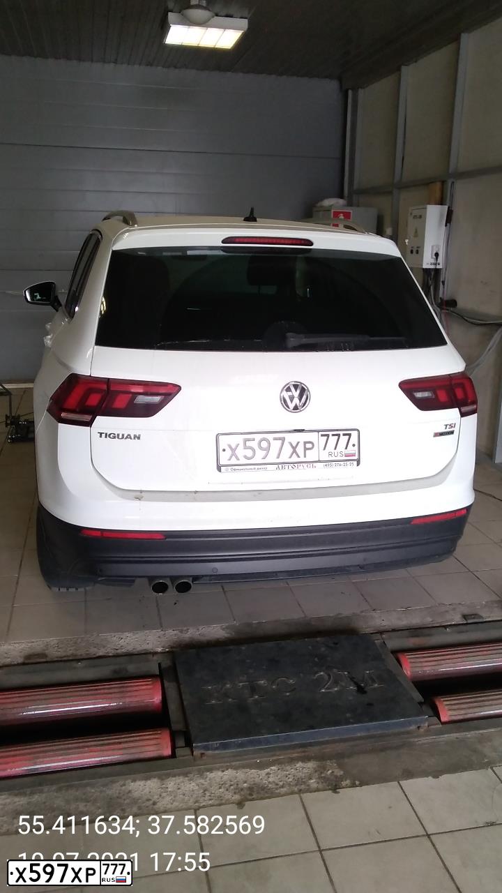 Фото автомобиля VOLKSWAGEN TIGUAN, 2017 — госномер Х597ХР777. Цвет: БЕЛЫЙ