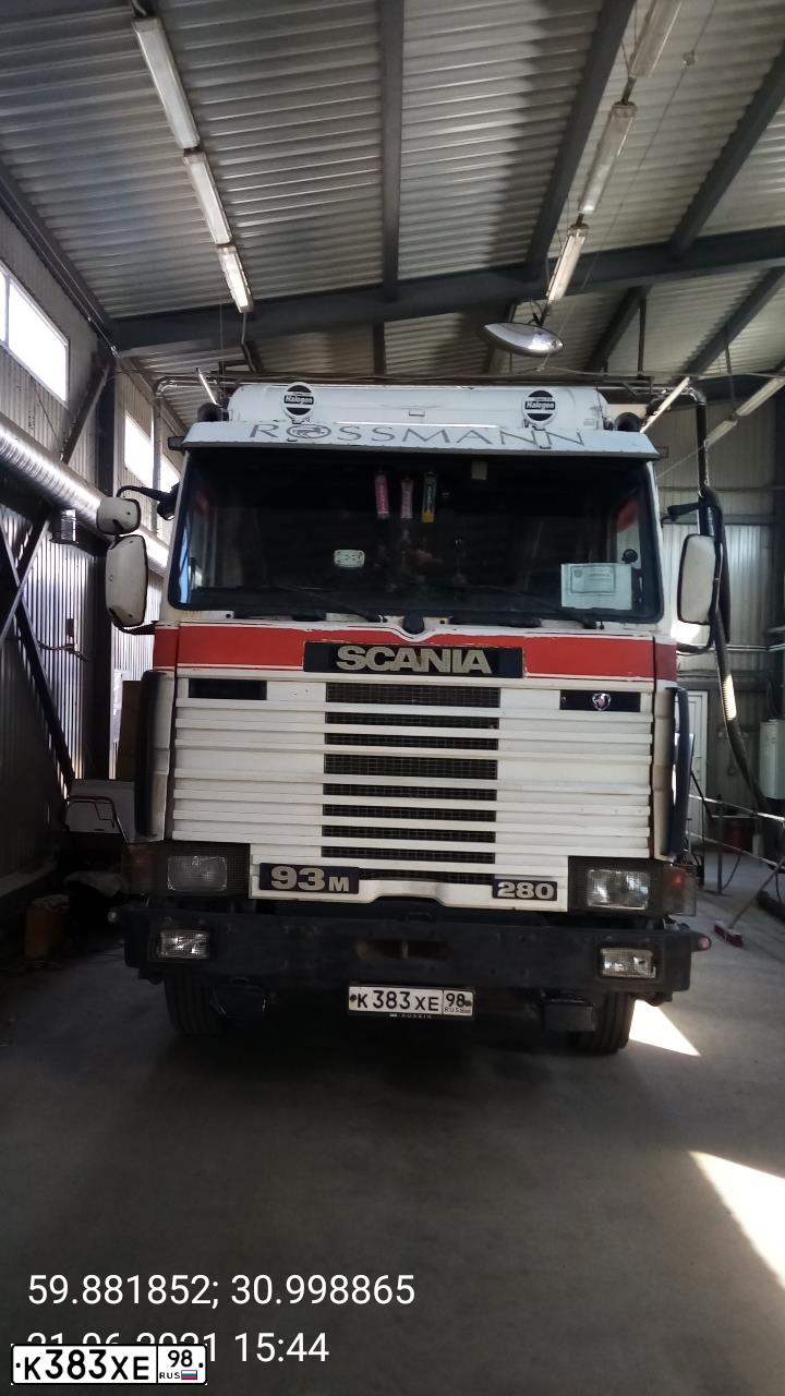 Фото автомобиля SCANIA SERIE R /4X2/, 1991 — госномер К383ХЕ98. Цвет: БЕЛЫЙ