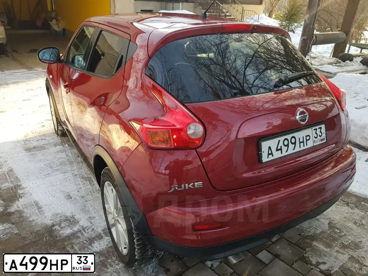 Фото автомобиля NISSAN JUKE, 2013 — госномер О003ВО790. Цвет: Красный