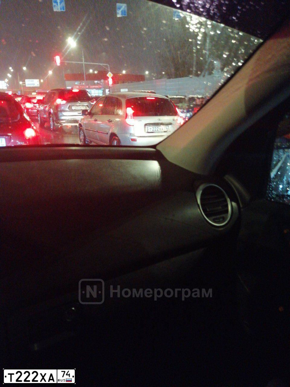 Фото автомобиля MERCEDES E-KLASSE, 2014 — госномер Т222ХА74. Цвет: Белый