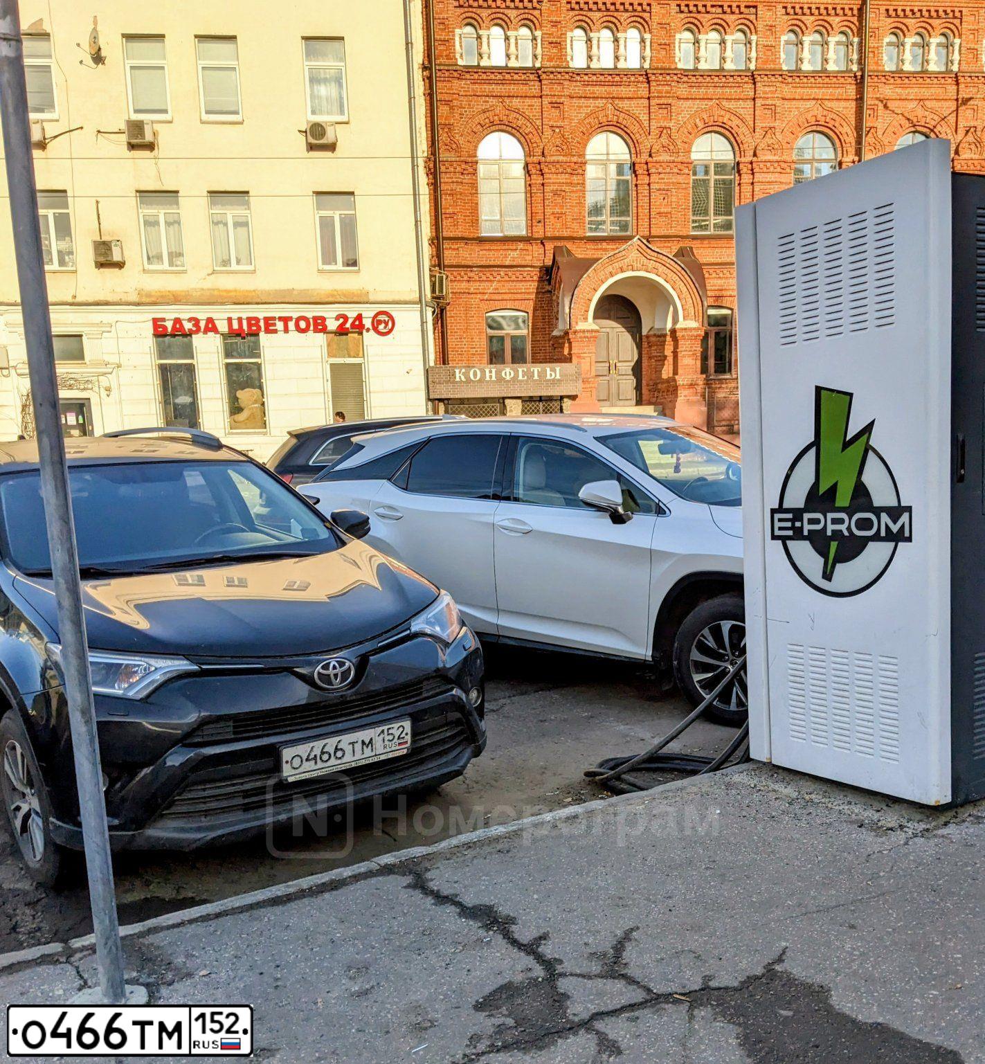 Фото автомобиля TOYOTA RAV4, 2017 — госномер О466ТМ152. Цвет: ЧЕРНЫЙ МЕТАЛИК